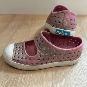 Native Jefferson Juniper Bling shoes in pink